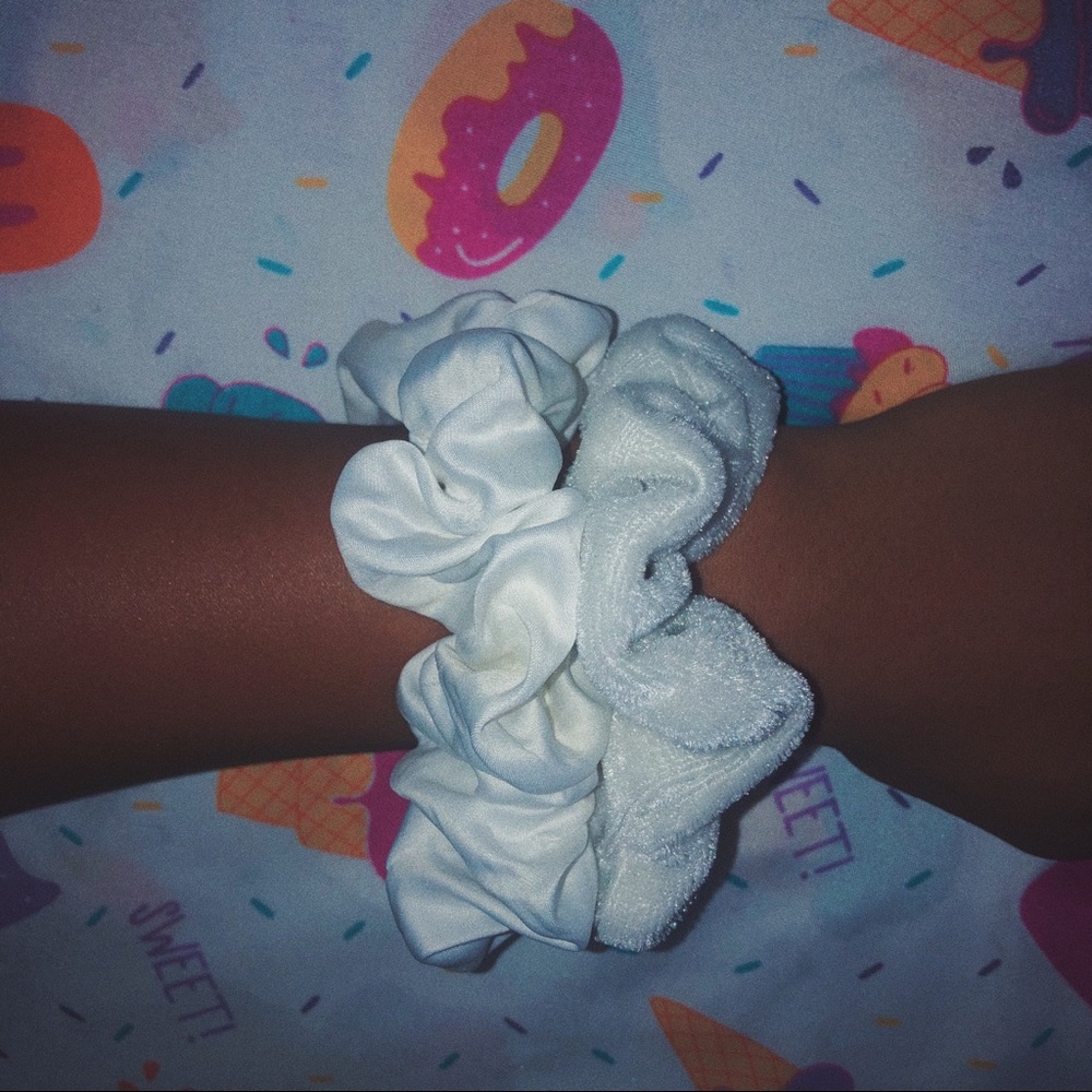 ♡ FINAL SALE ♡ cloud scrunchie set